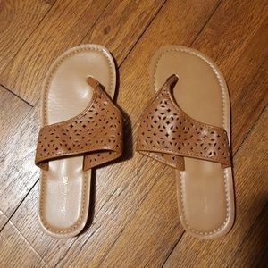 Never Worn American Eagle flipflops (Kids 3-4/Wm6)